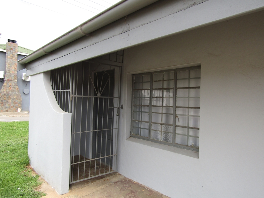 To Let 1 Bedroom Property for Rent in Humansdorp Eastern Cape